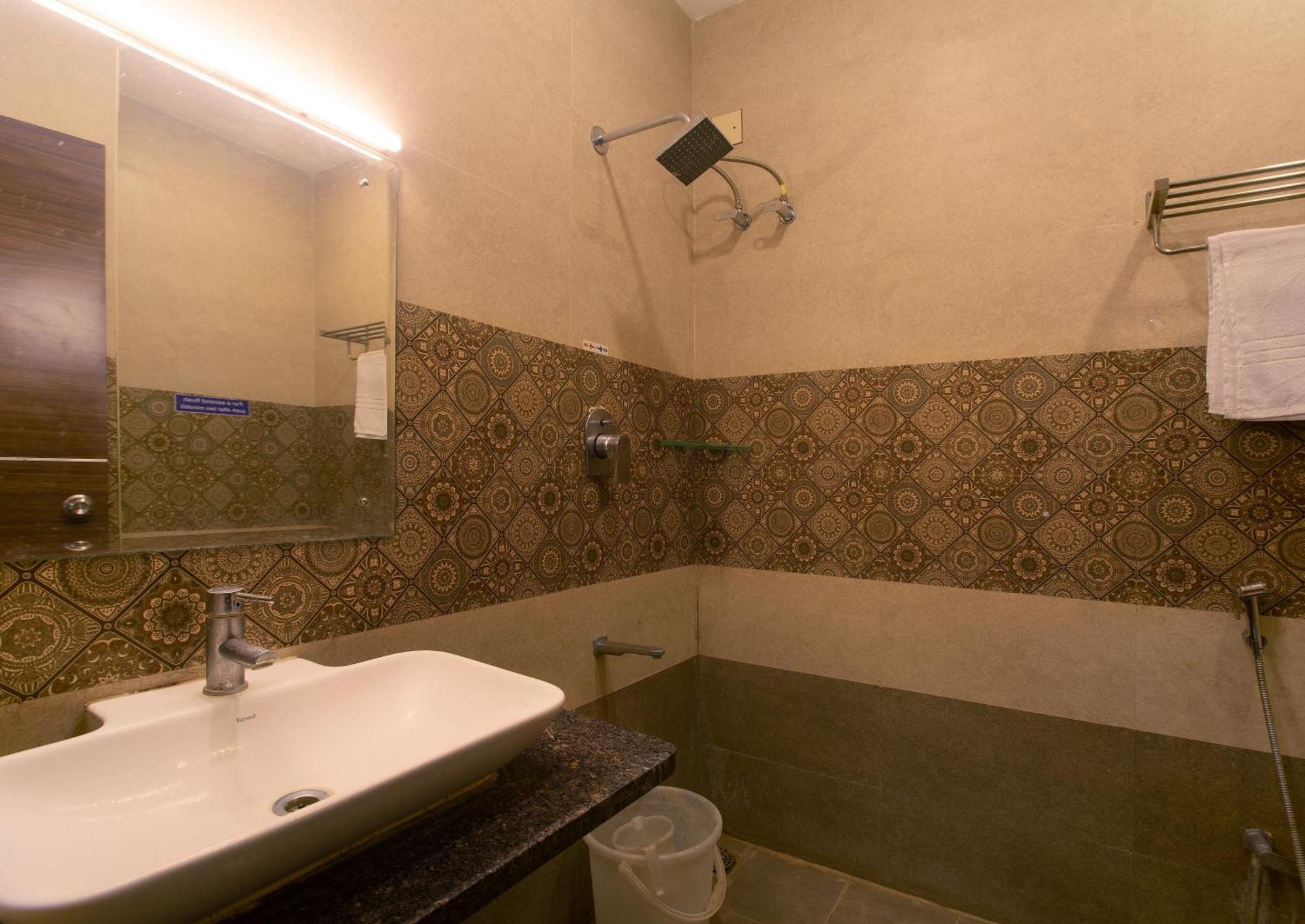 Manjhi Residency Hotel Tiruchirappalli Екстериор снимка